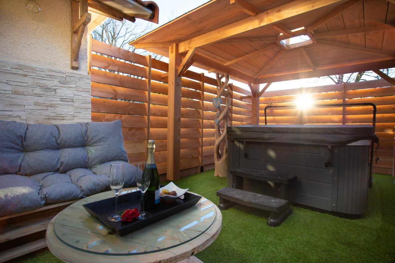 Lovina Chambre De Charme Avec Jaccuzi Velaux Exteriér fotografie