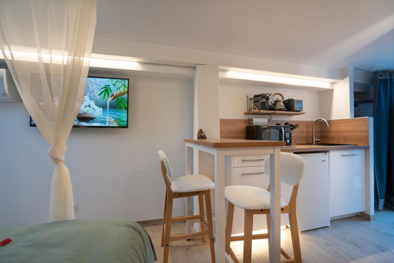 Lovina Chambre De Charme Avec Jaccuzi Velaux Exteriér fotografie