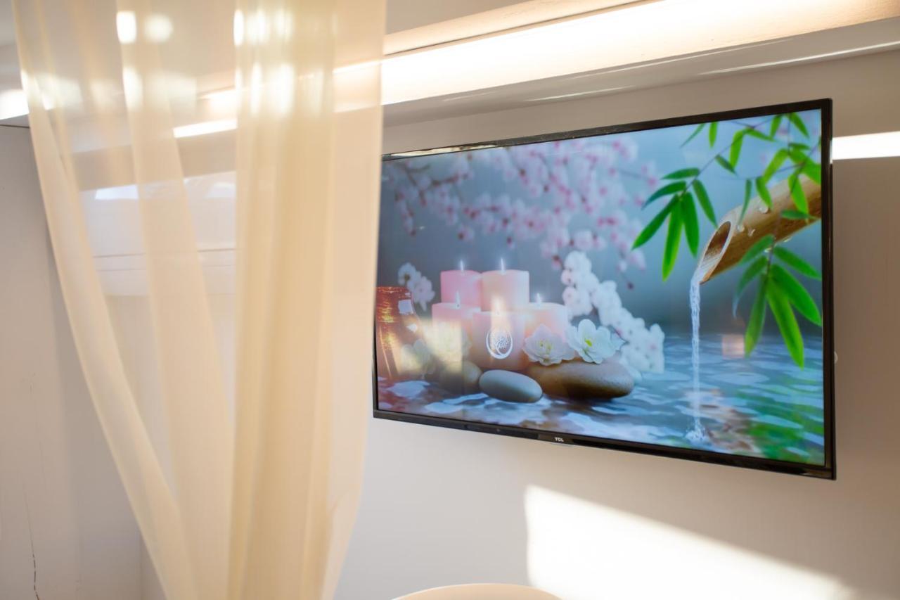 Lovina Chambre De Charme Avec Jaccuzi Velaux Exteriér fotografie